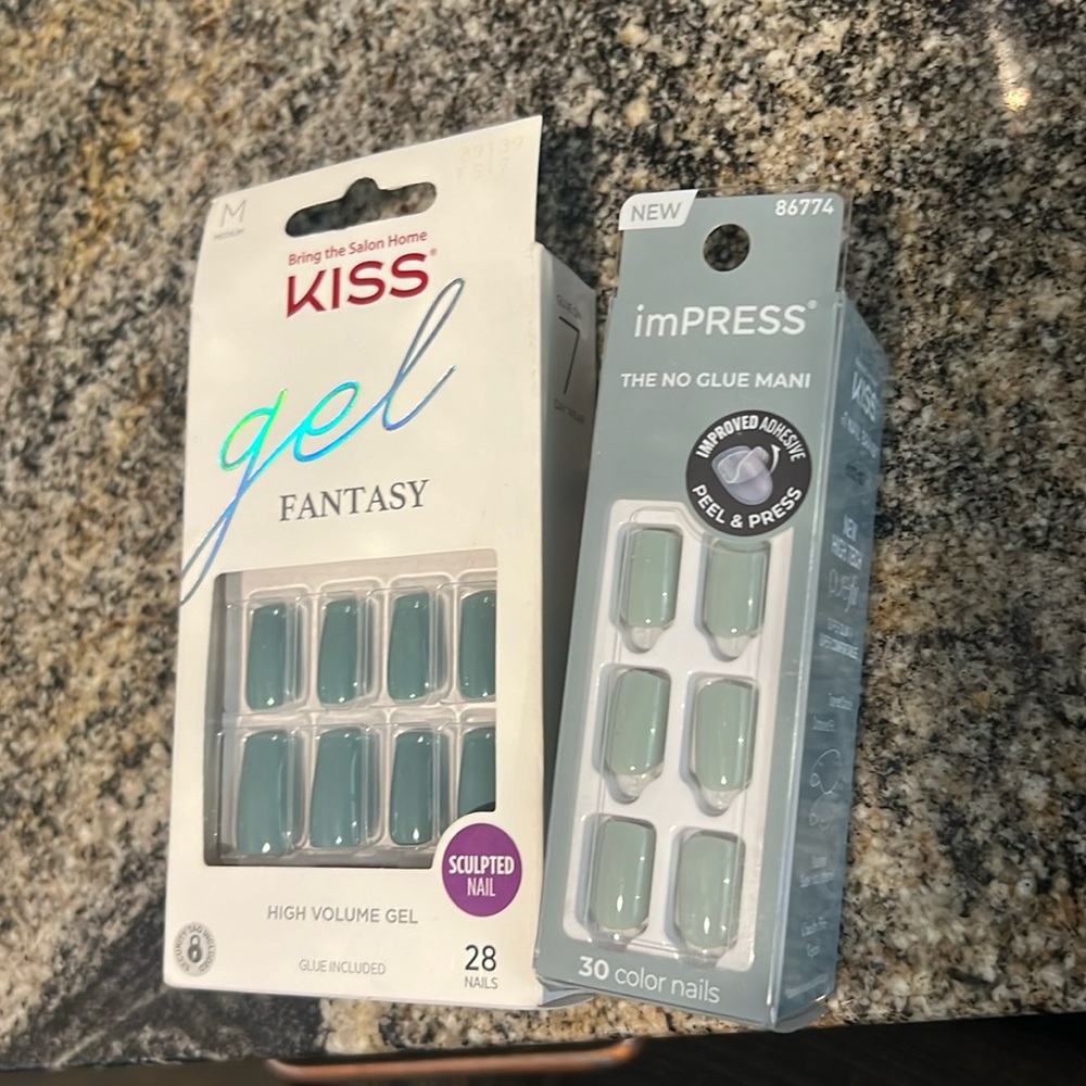 Press on nails
